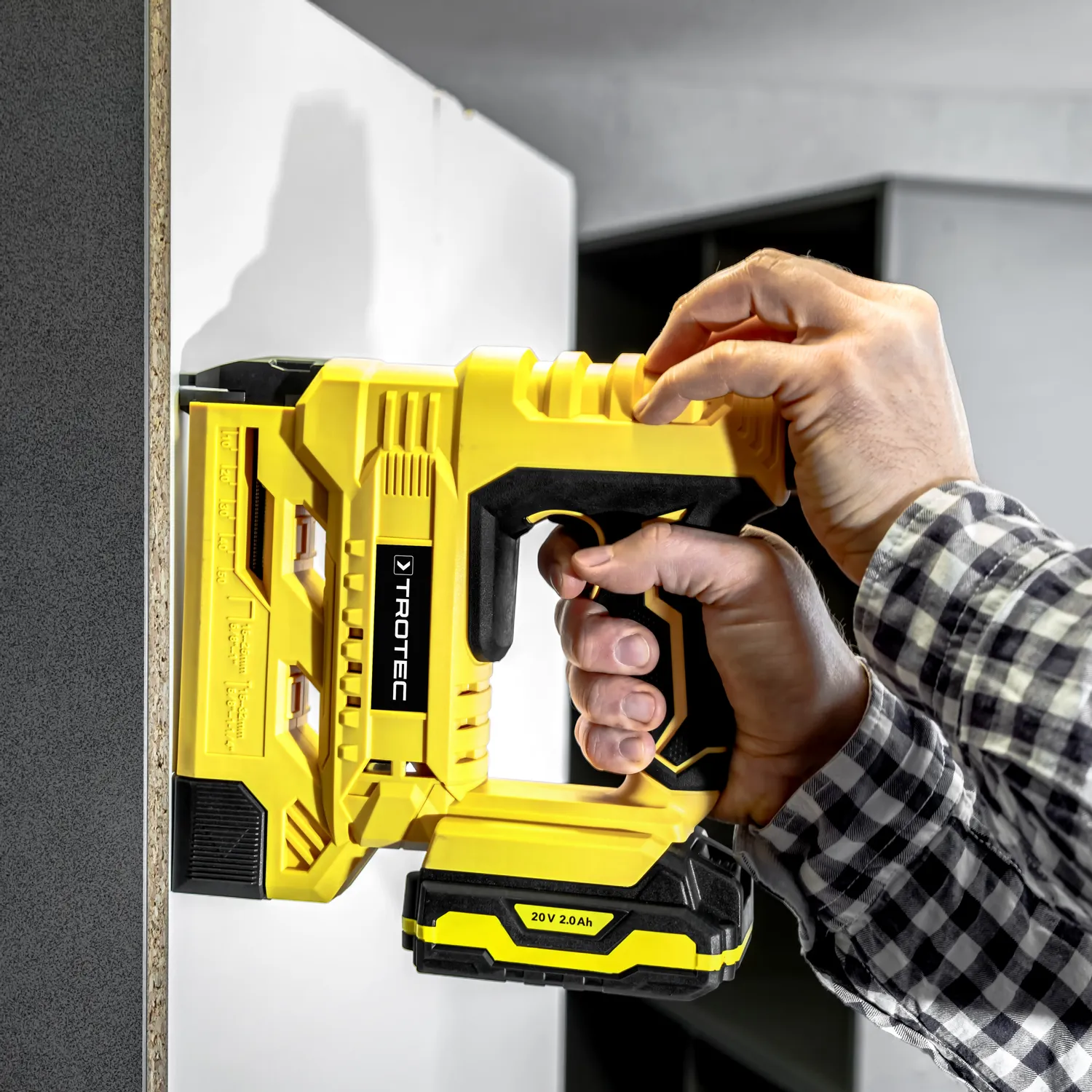 Grapadora eléctrica inalámbrica PTNS 10-20V | Trotec